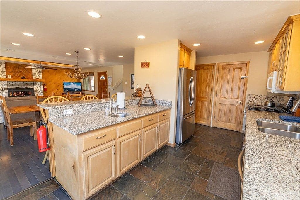 Big Bear Lake House with Hot Tub and EV Charger